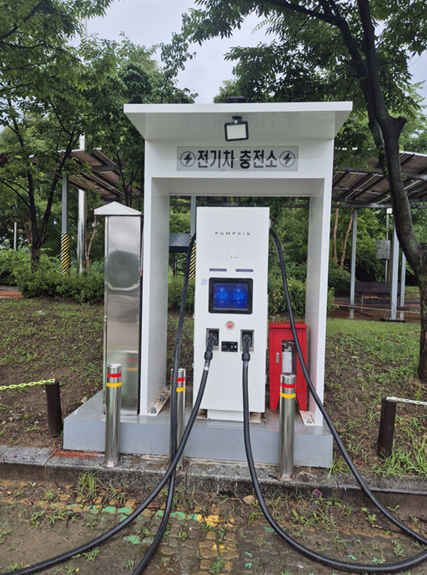 구리왕숙체육공원 전기차 충전소 청소 및  시립테니스장 가지 치기, 낙엽 제거((8. 6...