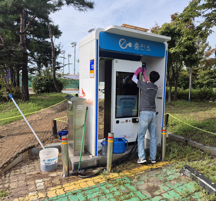 구리왕숙체육공원 전기차 충전소 청소, 우천 후 퇴적물 제거 작업(2025. 9. 15.)