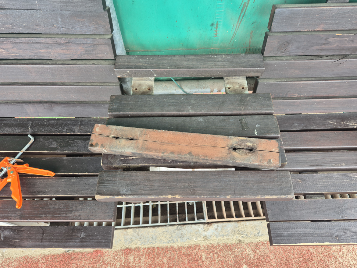 구리왕숙체육공원 테니스장 대기  장소 벤치 수리, 주차장 안내문 부착, 관리동 스위치...