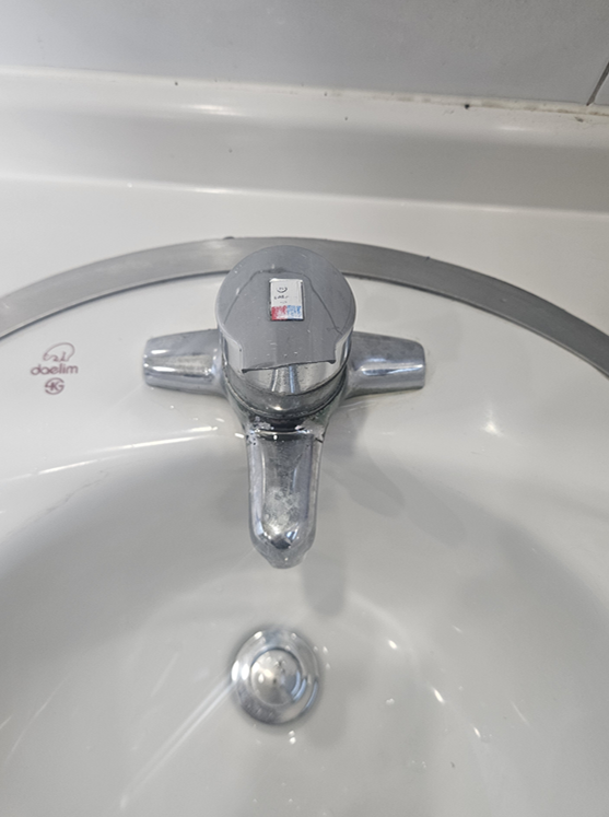 구리왕숙체육공원 개방형 화장실(남) 세면대 수리(2025. 11. 11.)