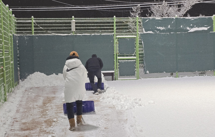 구리왕숙체육공원, 구리시립테니스장 제설 작업(2025. 12. 4. - 12. 5.)