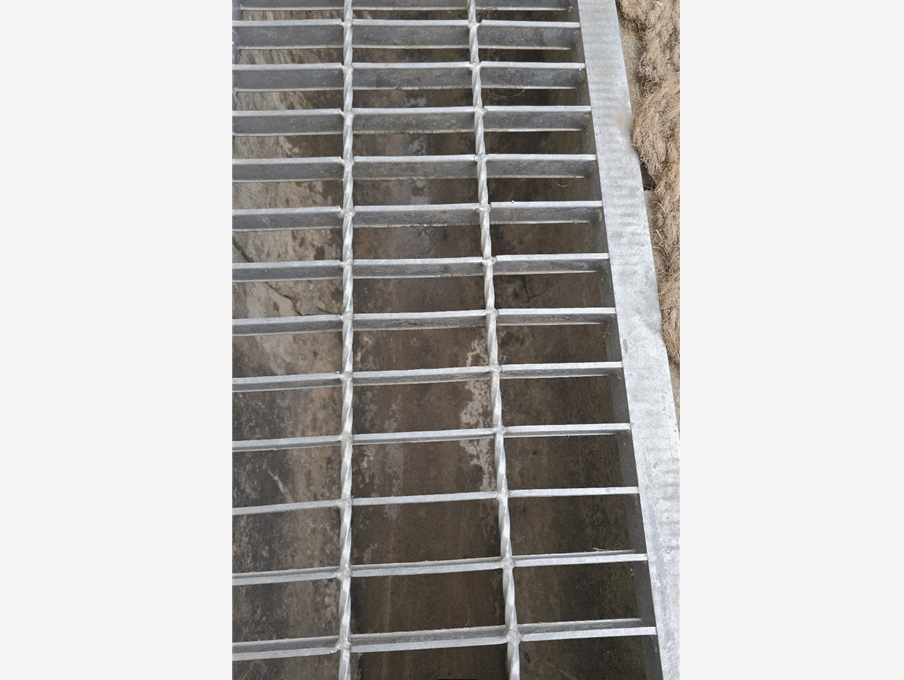 구리시립테니스장 수로 청소(오염물 제거 및 악취 방지) 및 수도 동파 방지 작업(202...